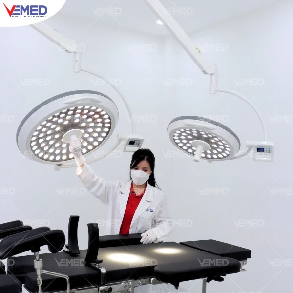 hinh-lap-dat-thuc-te-den-mo-treo-tran-led700-led500-vemed
