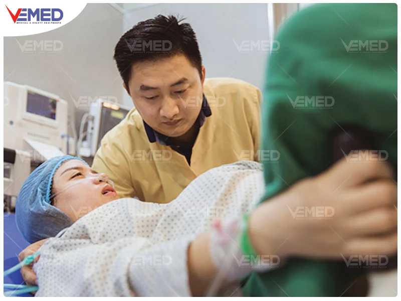 Tư Thế Trên Bàn Sinh Đẻ & Lợi Ích Đối Với Sản Phụ