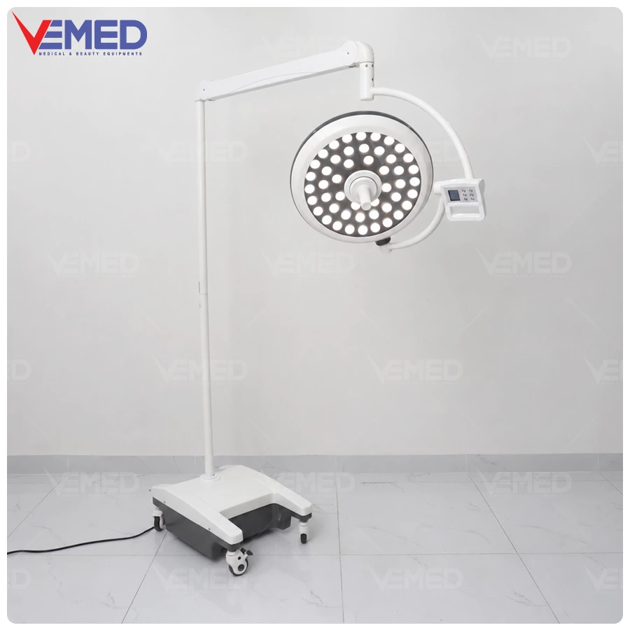 Đèn mổ di động LED500 thương hiệu Hi-MEC với chân đế bánh xe dễ dàng di chuyển